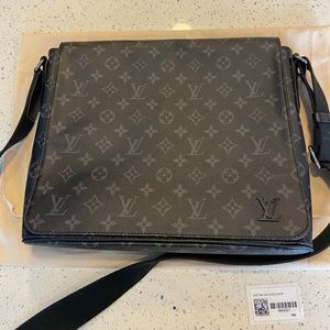 Louis Vuitton District MM Monogram Eclipse